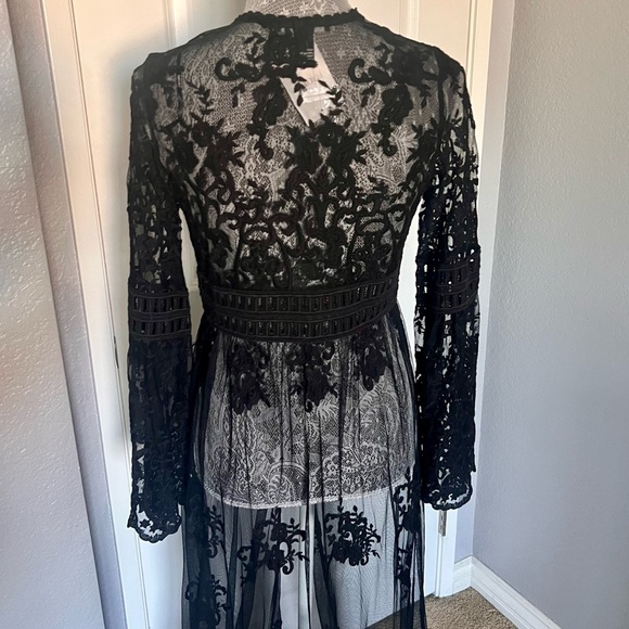 Lace & Floral Embroidered Maxi Top - Picture 6 of 7